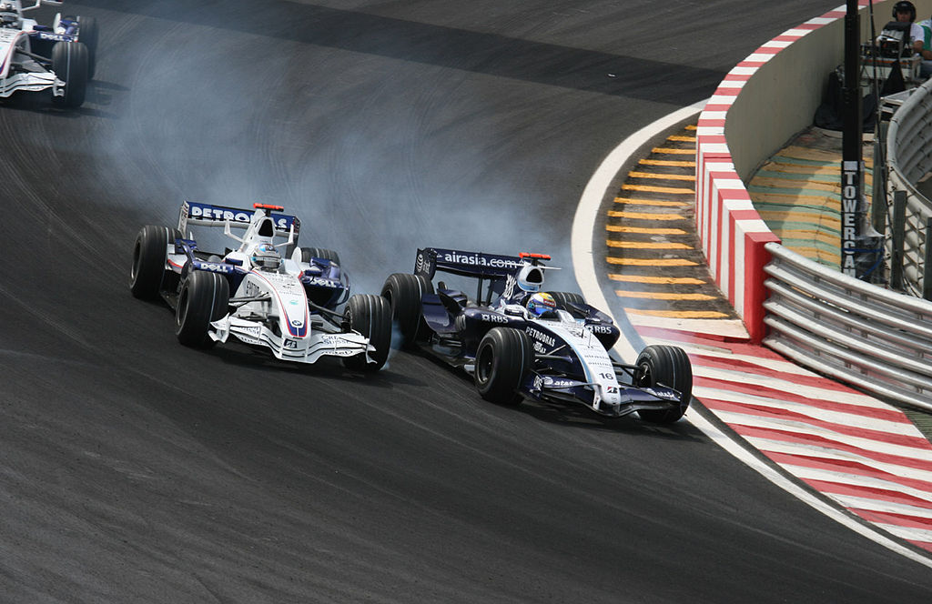 1024px-nico_rosberg_overtaking_heidfeld_2007_brazil.jpg