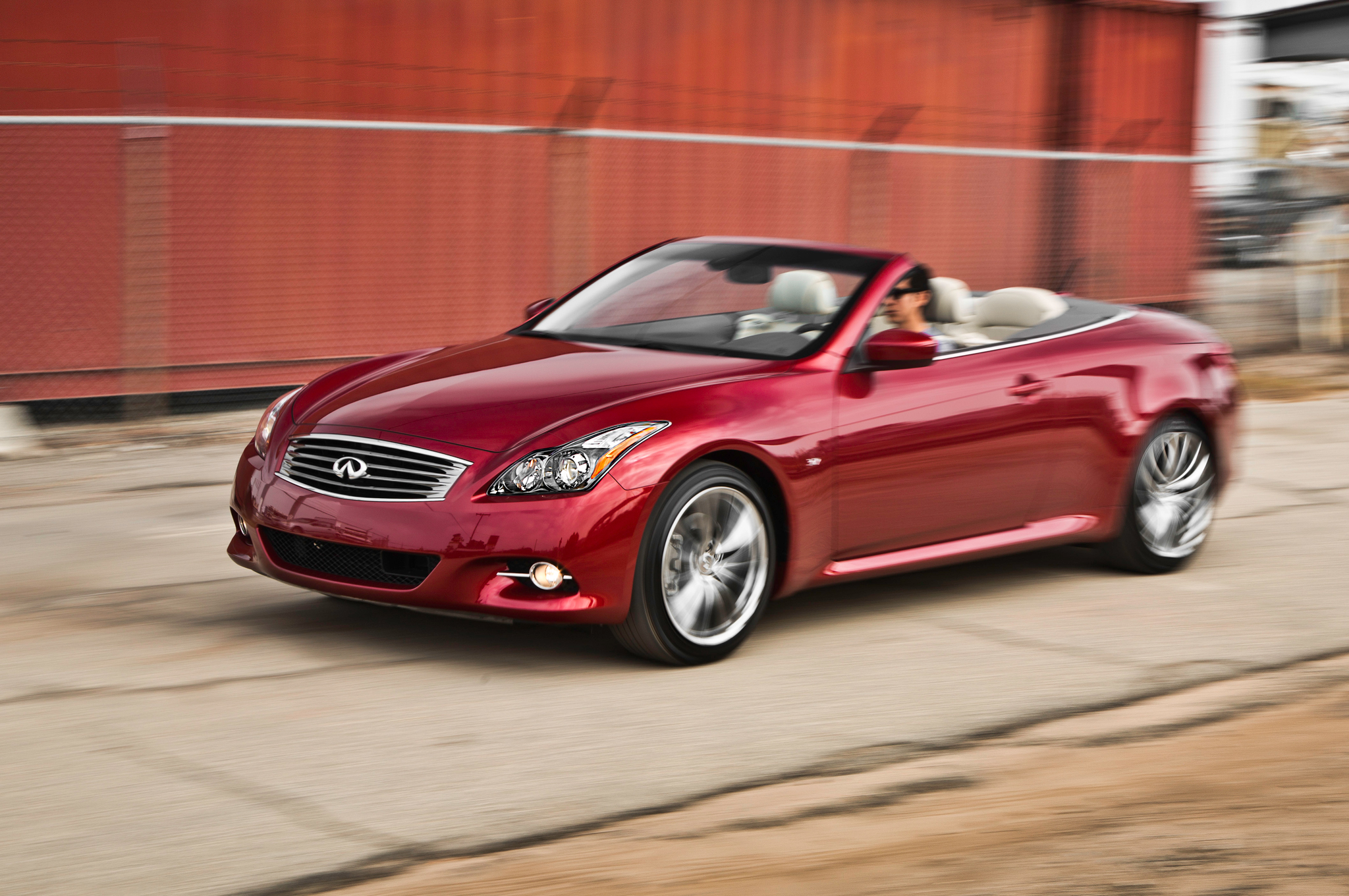 2014-infiniti-q60-convertible-front-three-quarter-motion.jpg