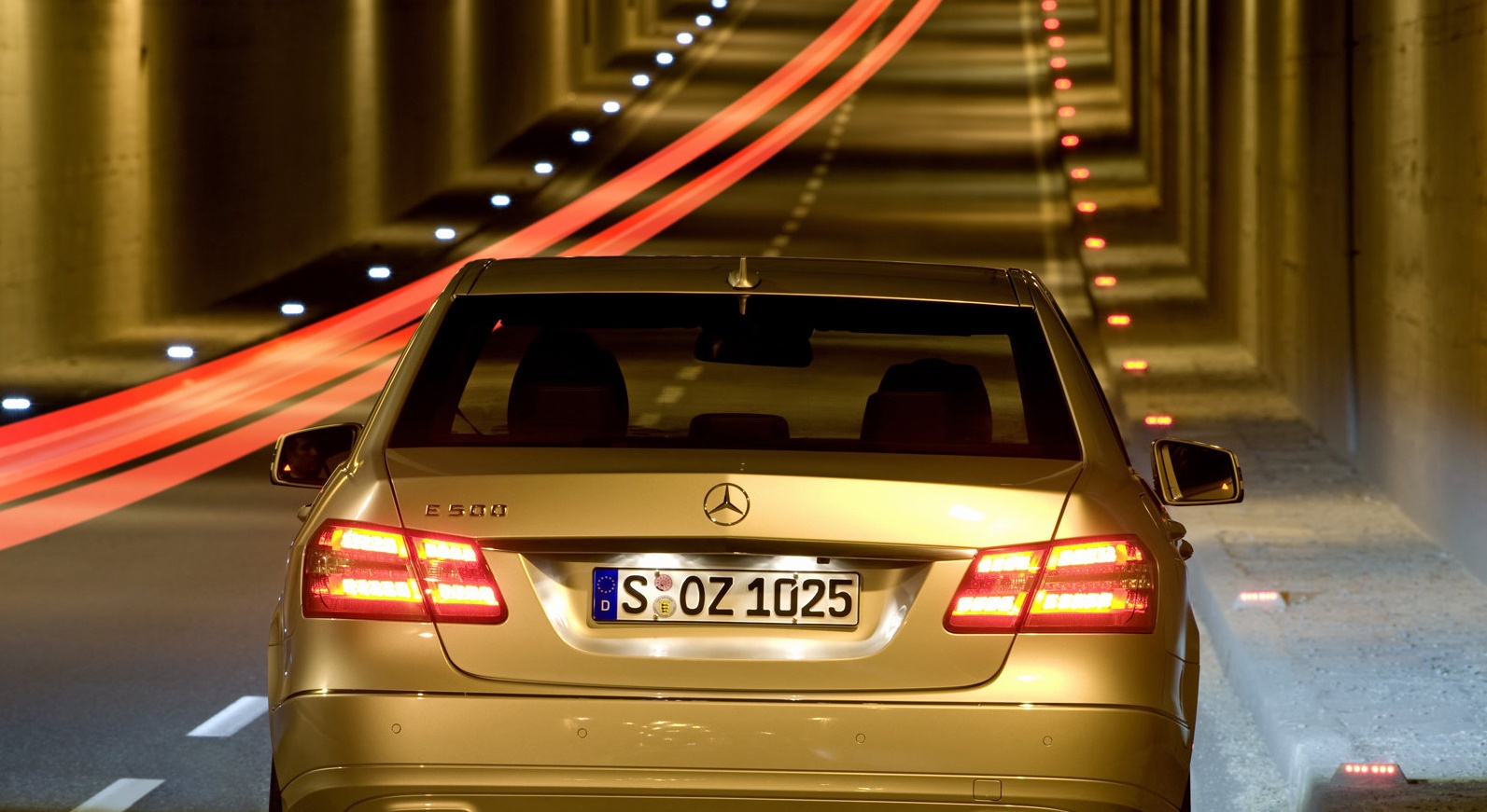 2_mercedes-benz-e-class-2010-1600-70_1.jpg