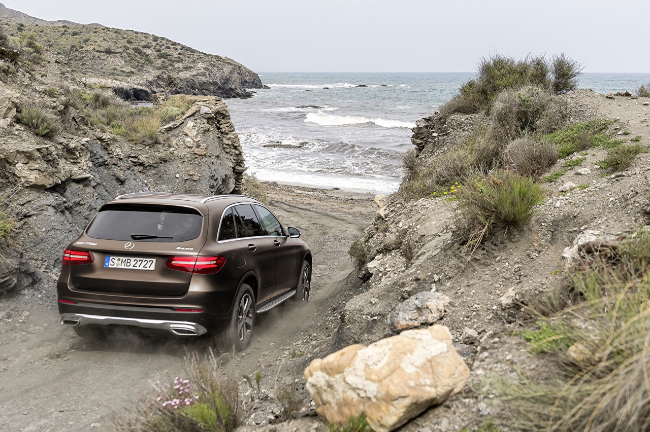 7_2016-mercedes-glc-rear-unveiled-press-images_copy.jpg