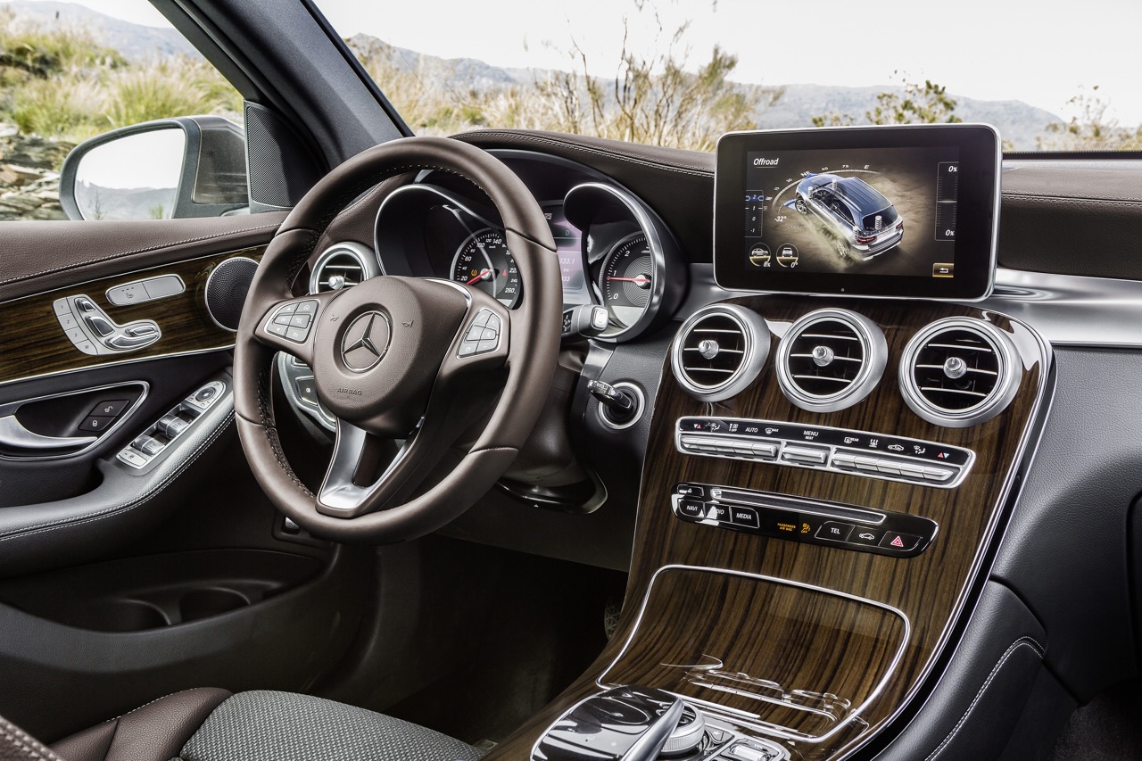 9_2016-mercedes-glc-interior-unveiled-press-images_copy.jpg