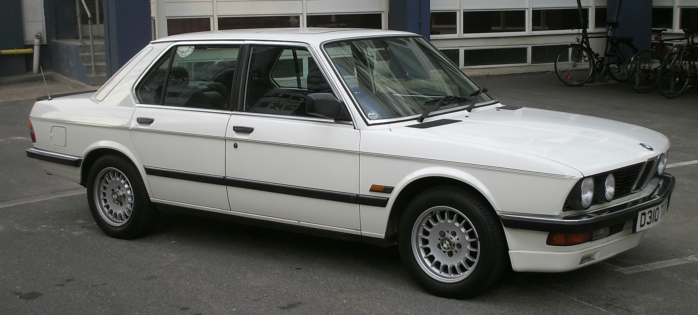 BMW_520i_F28.jpg