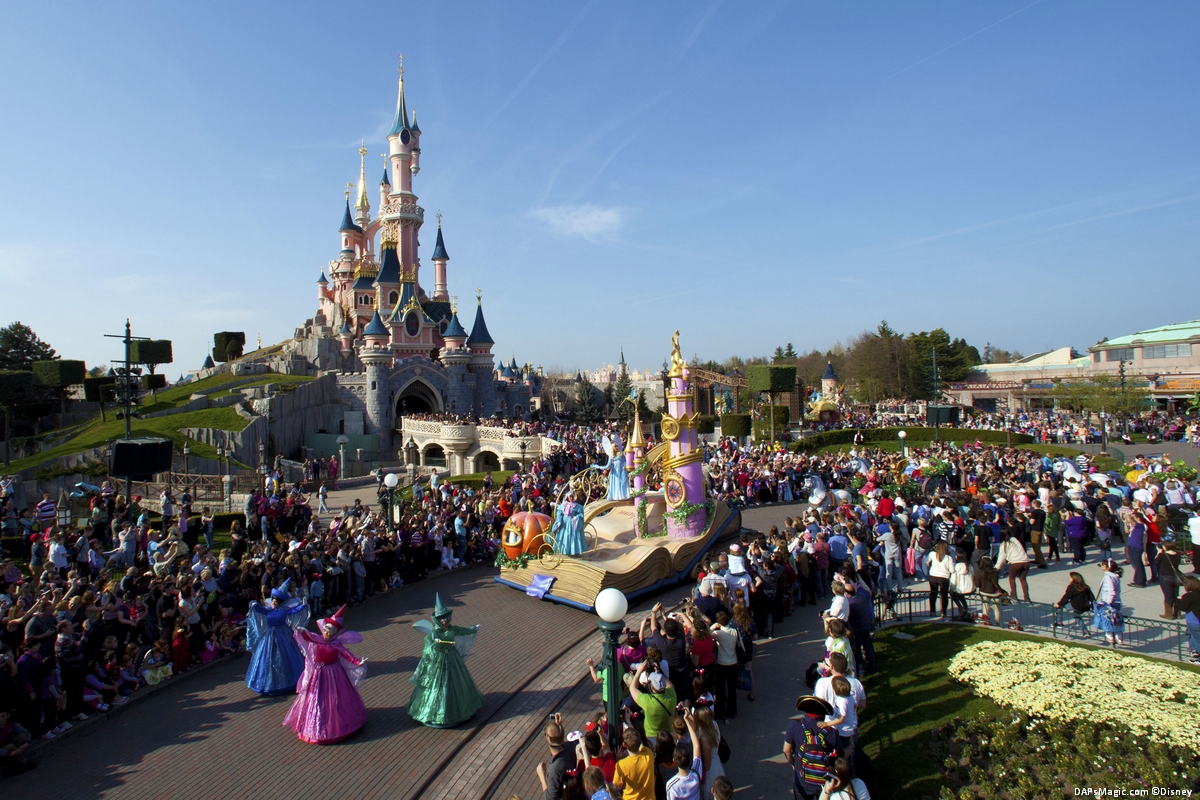 DisneyMagicOnParade_DisneylandParis.jpg