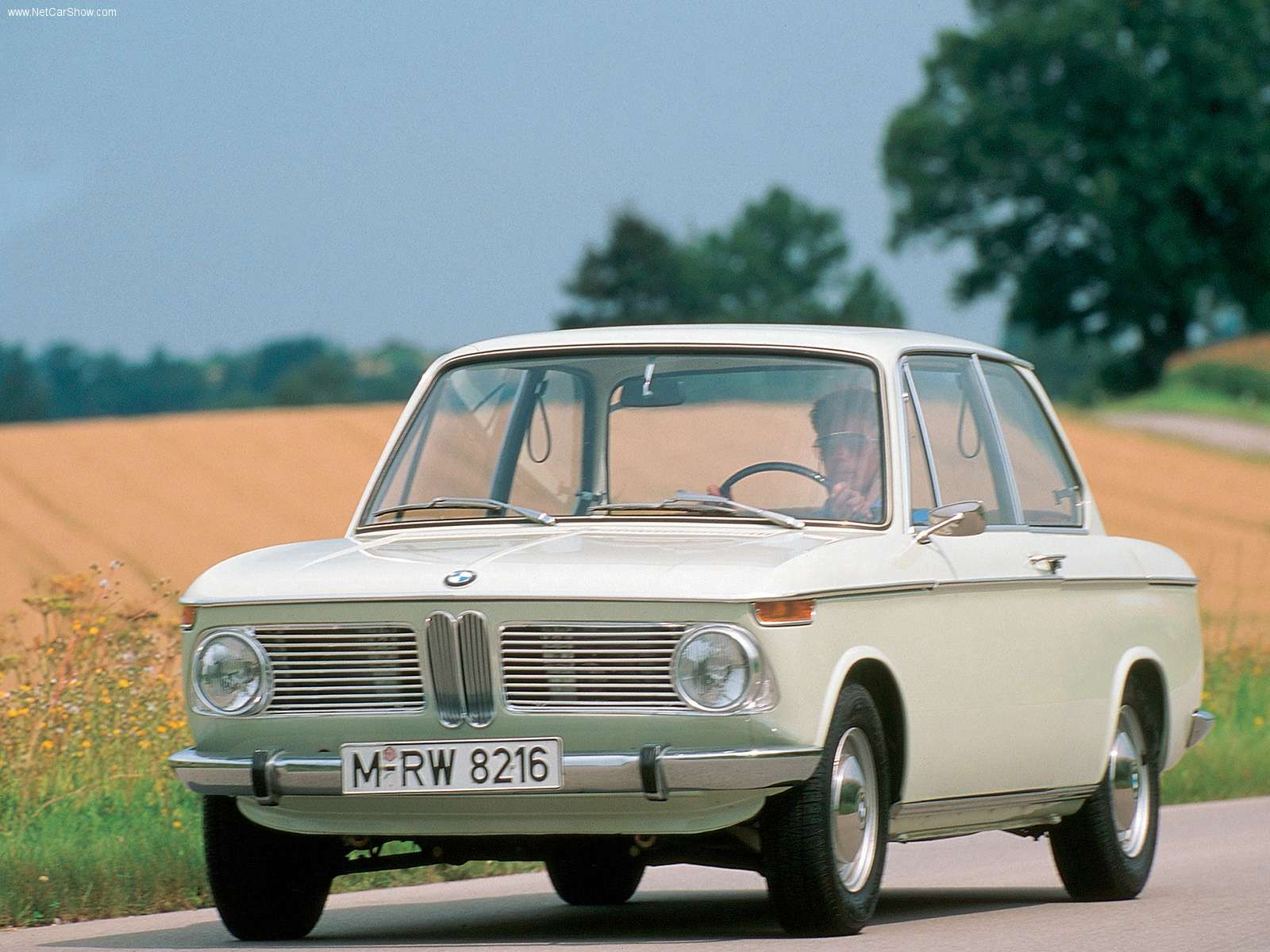 bmw-1600-2-1966-1600-01.jpg