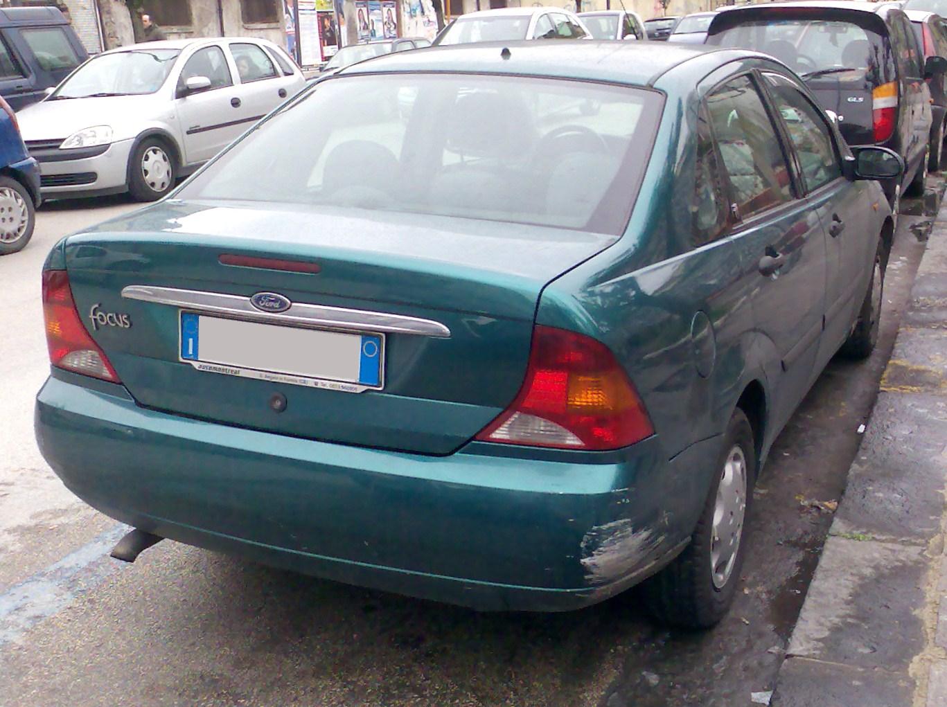 ford_focus_sedan_mk1_euro_spec.jpg