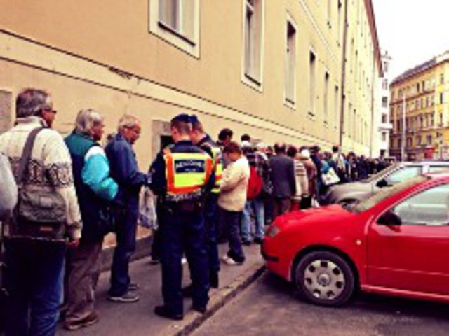 Éhezés, igazoltatás és hatósági zaklatás – elég volt!
