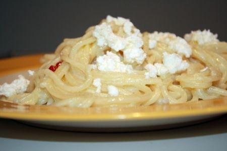 spaghetti-aglio-olio-peperoncino-e-ricotta.jpg