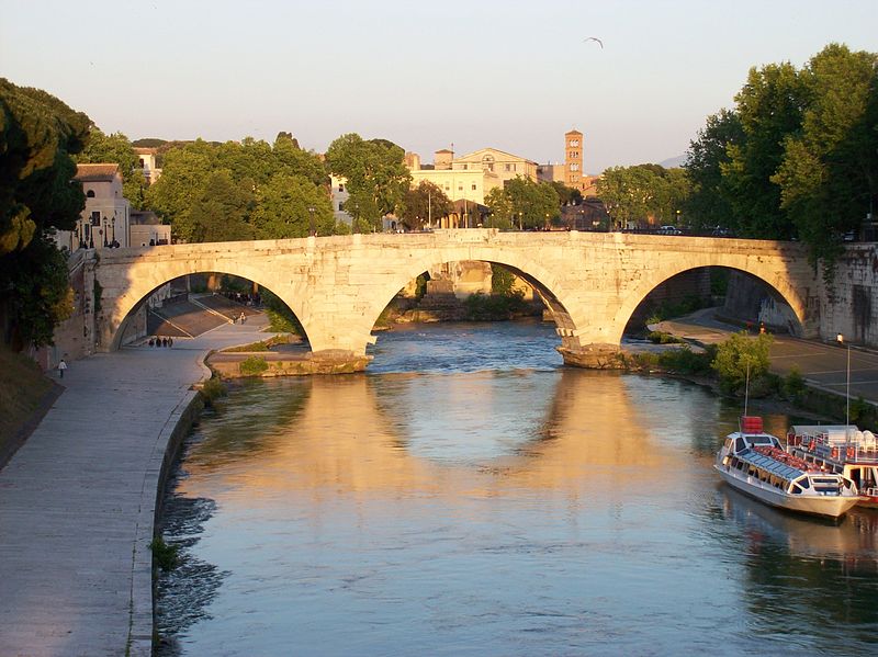800px-2012-05-15_Roma_ponte_Cestio_da_ponte_Garibaldi_2.jpg