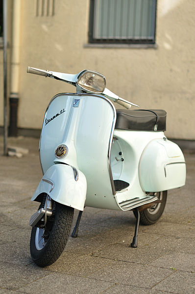 398px-Light_blue_Vespa_GL,_front.jpg