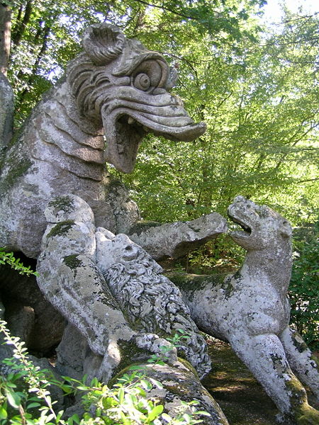 450px-Bomarzo_parco_mostri_drago_con_leoni.jpg