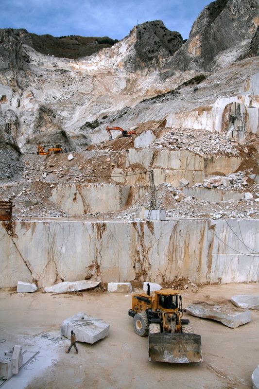 Carrara-cava-pit.jpg-700902.jpg