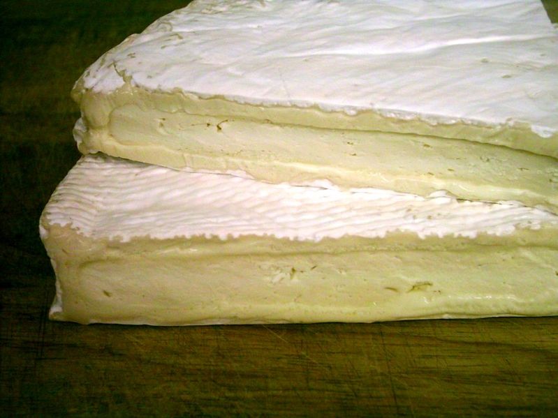 799px-Brie_de_Meaux_close.jpg