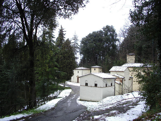 SAn_Vivaldo_Cappelle_con_la_neve.jpg