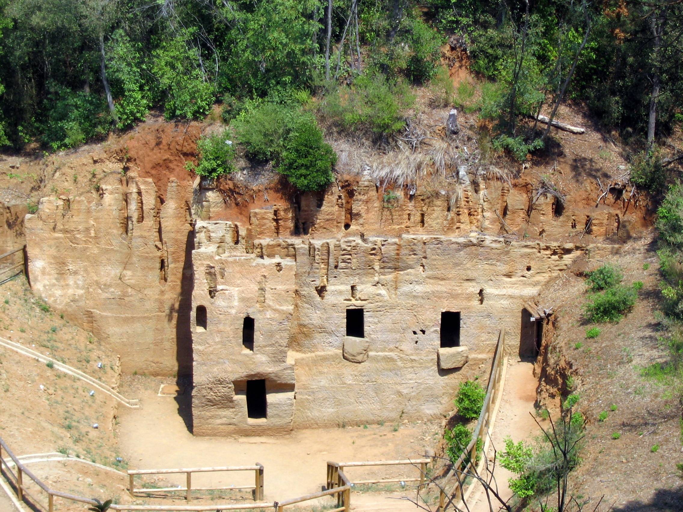 Populonia_grotte1.jpg