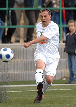 20111220-orban-viktor-labdarugas-akademia-foci5.jpg