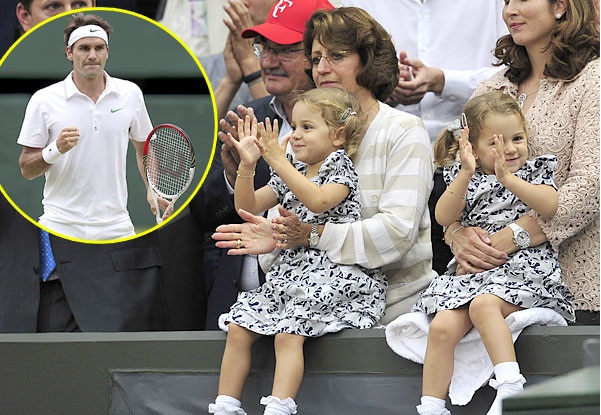 Roger-Federer-twin-daughters-loves-Silver-Medal.jpg