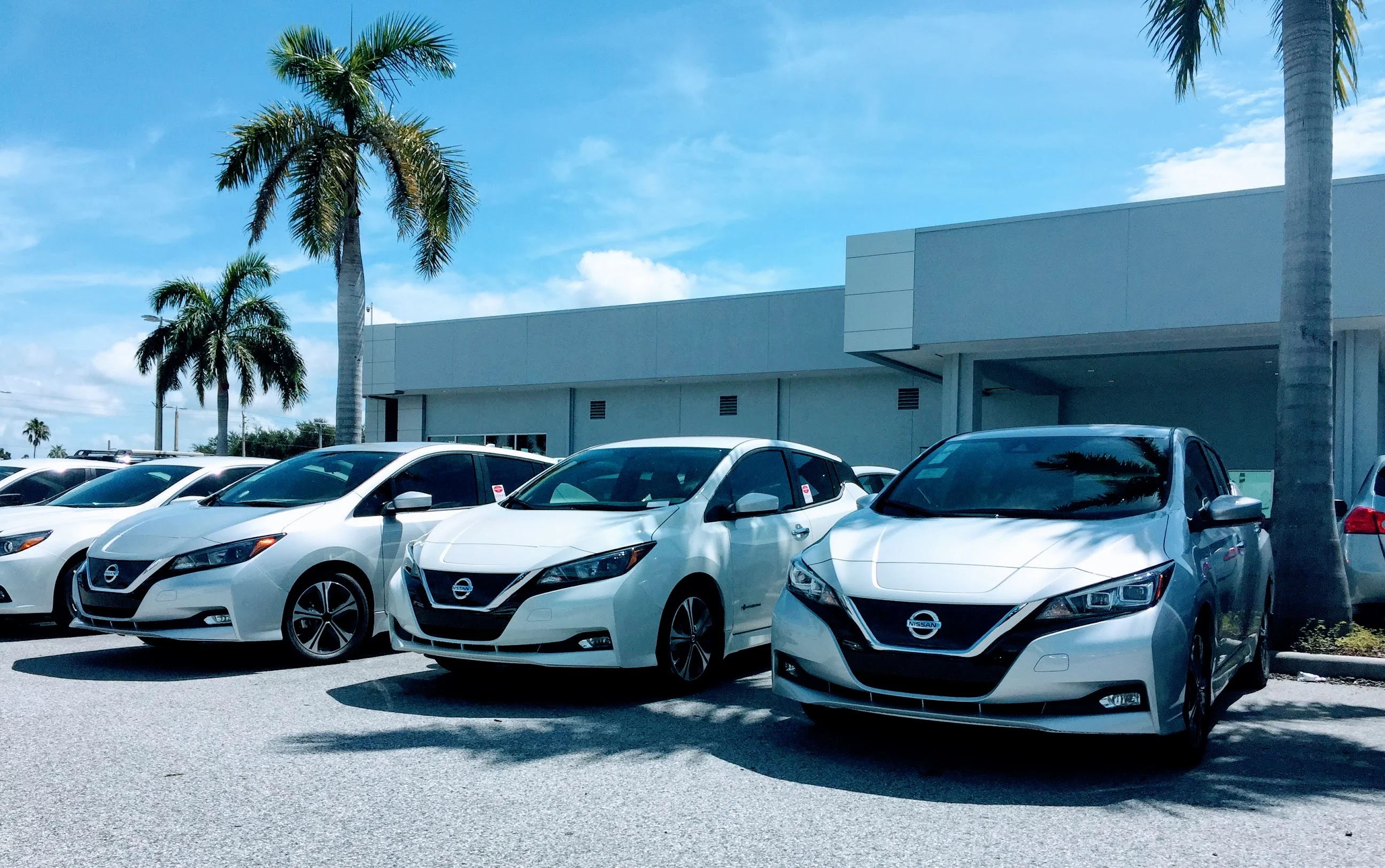 nissan-leaf-lineup.jpg