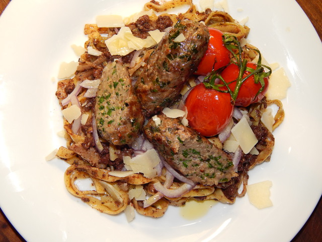 Sanguinaccio-tagliatelle medvehagymás kolbásszal