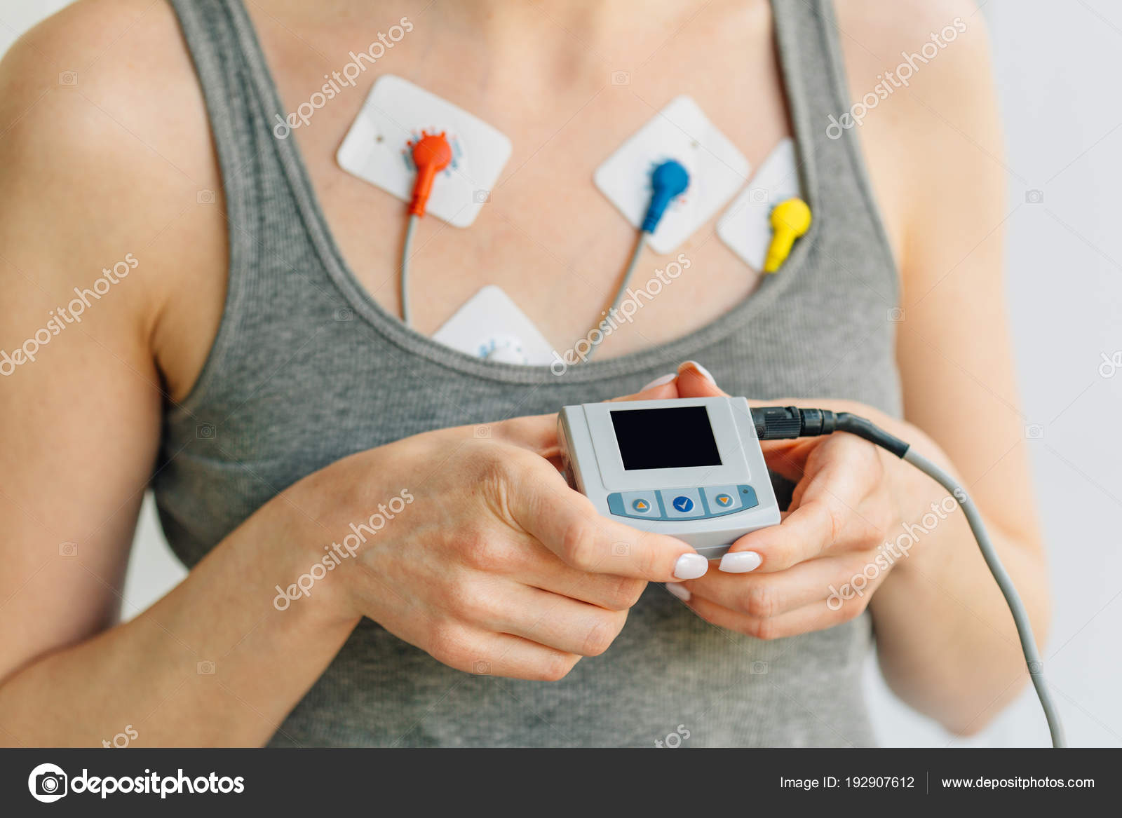 depositphotos_192907612-stock-photo-woman-wearing-holter-monitor-device.jpg