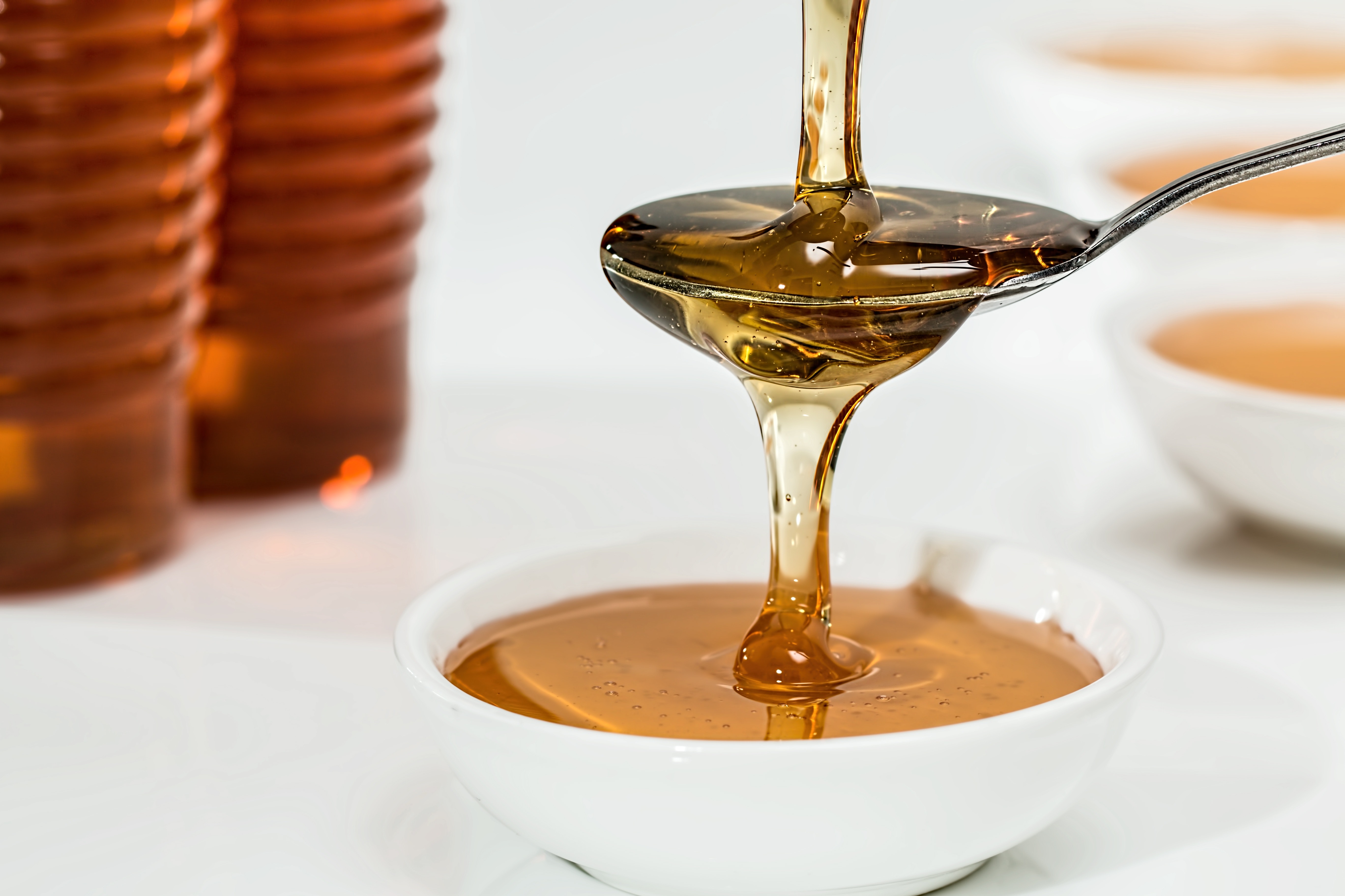 close-up-honey-pouring-33260.jpg