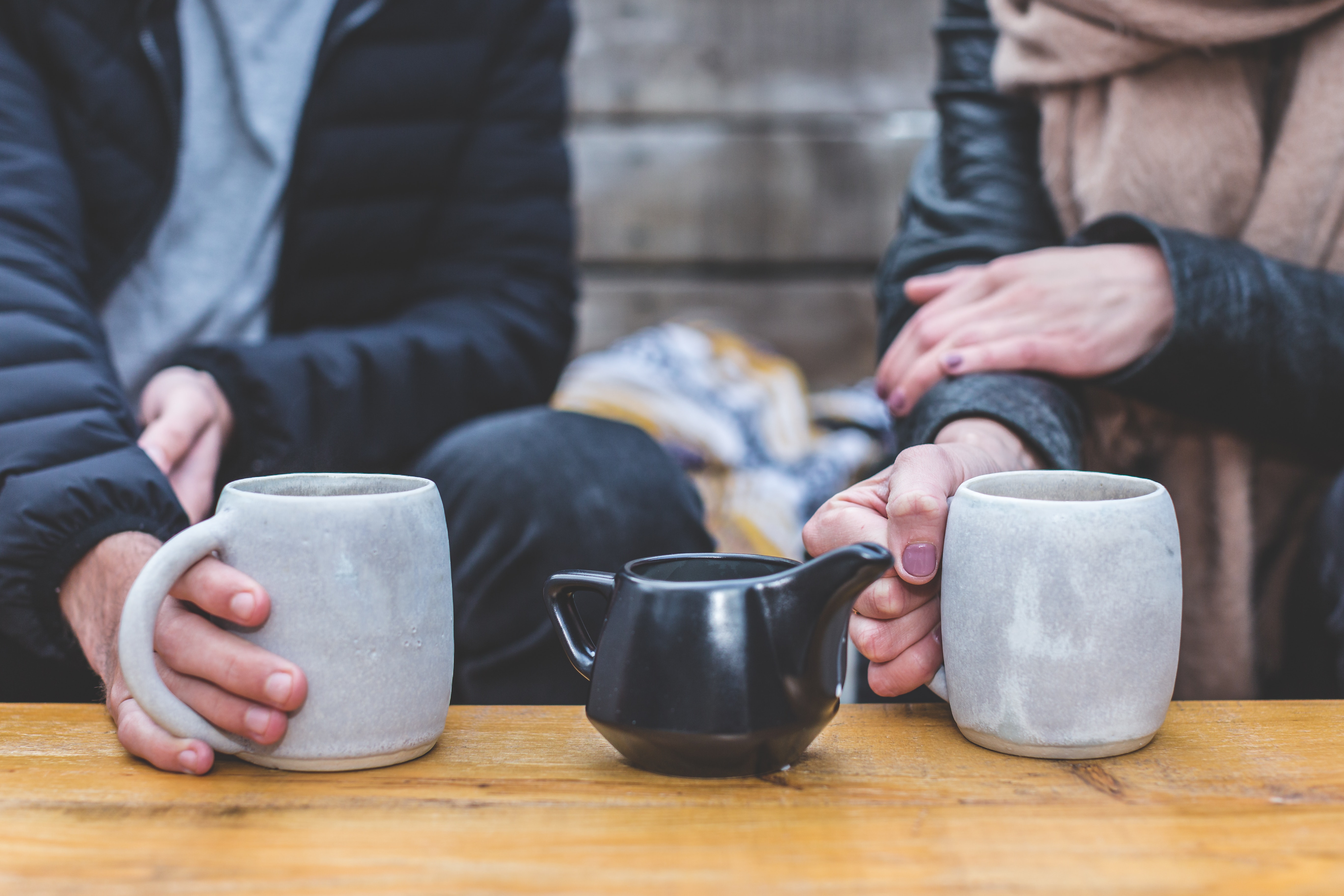 man-and-woman-having-a-tea-conversation-373970_1.jpg