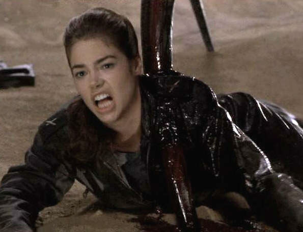 Denise-Richards-in-Starship-Troopers-1997-Movie-Image.jpg