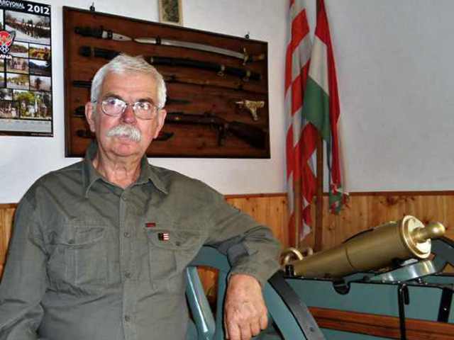 Rendőrt ölt az ismert magyar neonáci
