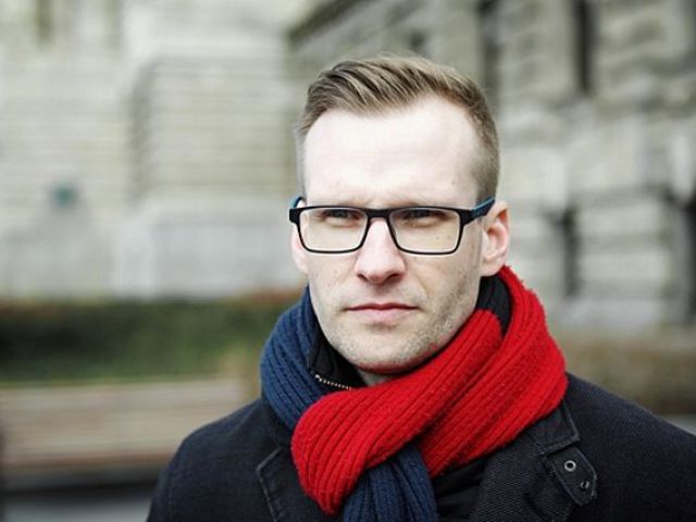 Pukli István beesett a pad alá