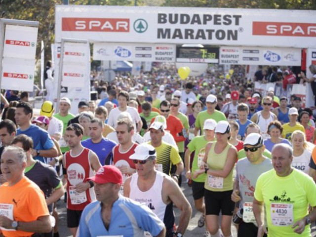 Az egyszeri budapesti küzd a parkoló- és illemhelyért