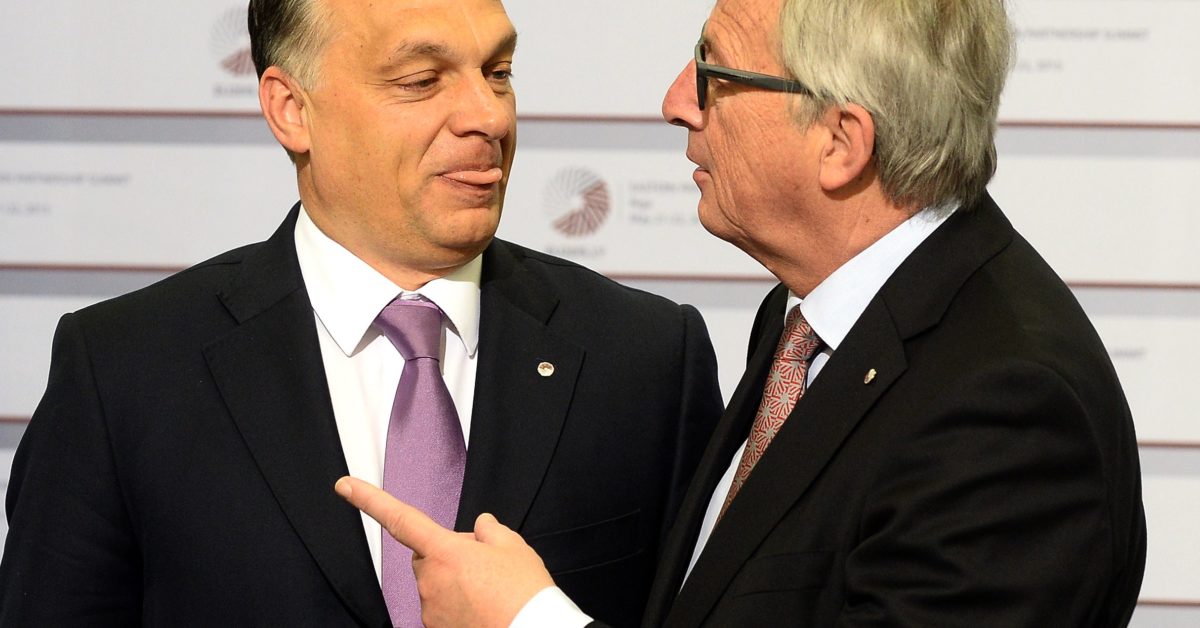 juncker_orban_nyelv.jpg