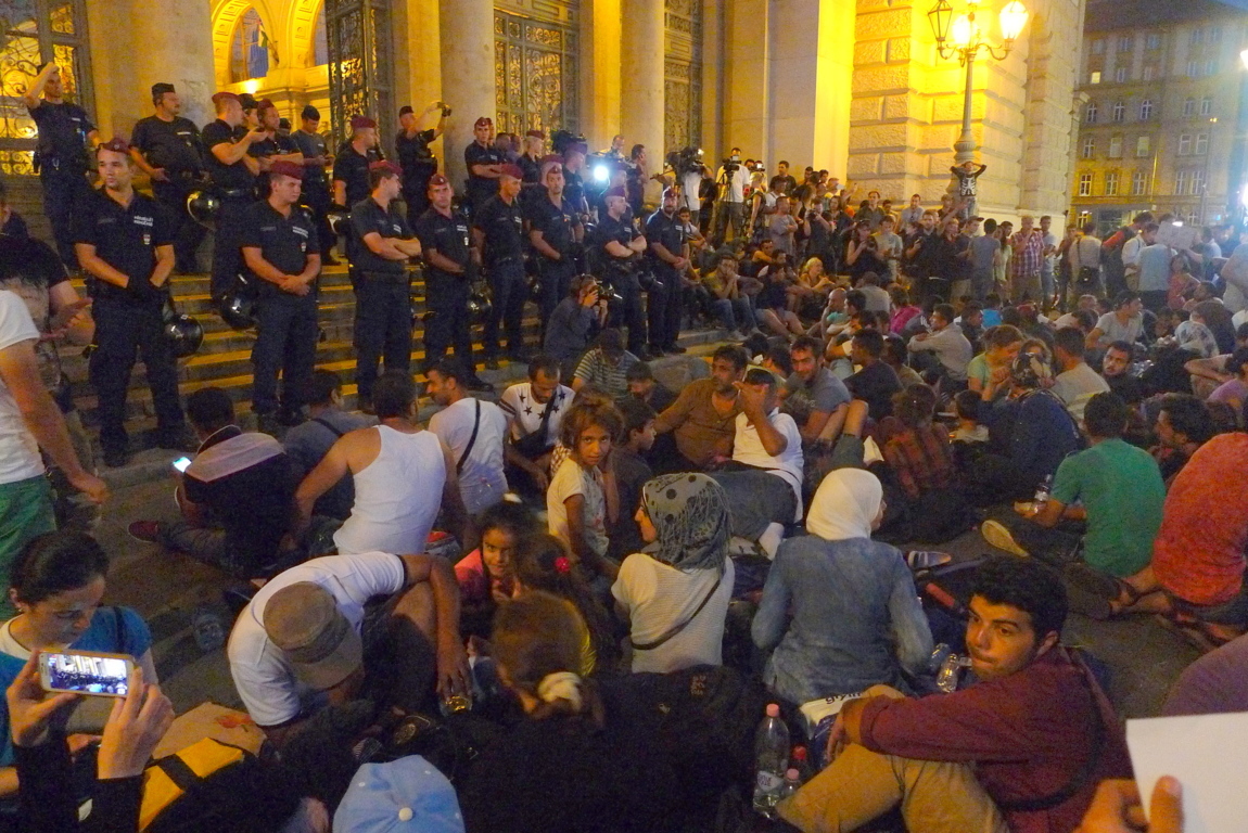 migrant_hungary_p1540659.JPG