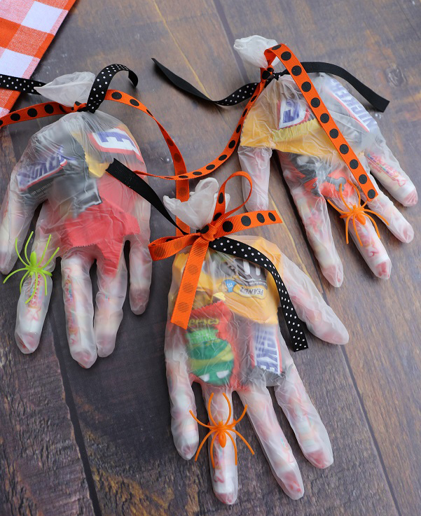 halloween-candy-glove-treats.jpg