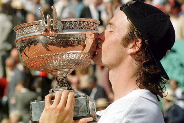 Carlos_Moya_retira_tenis_34_anoscopa roland garros.jpg