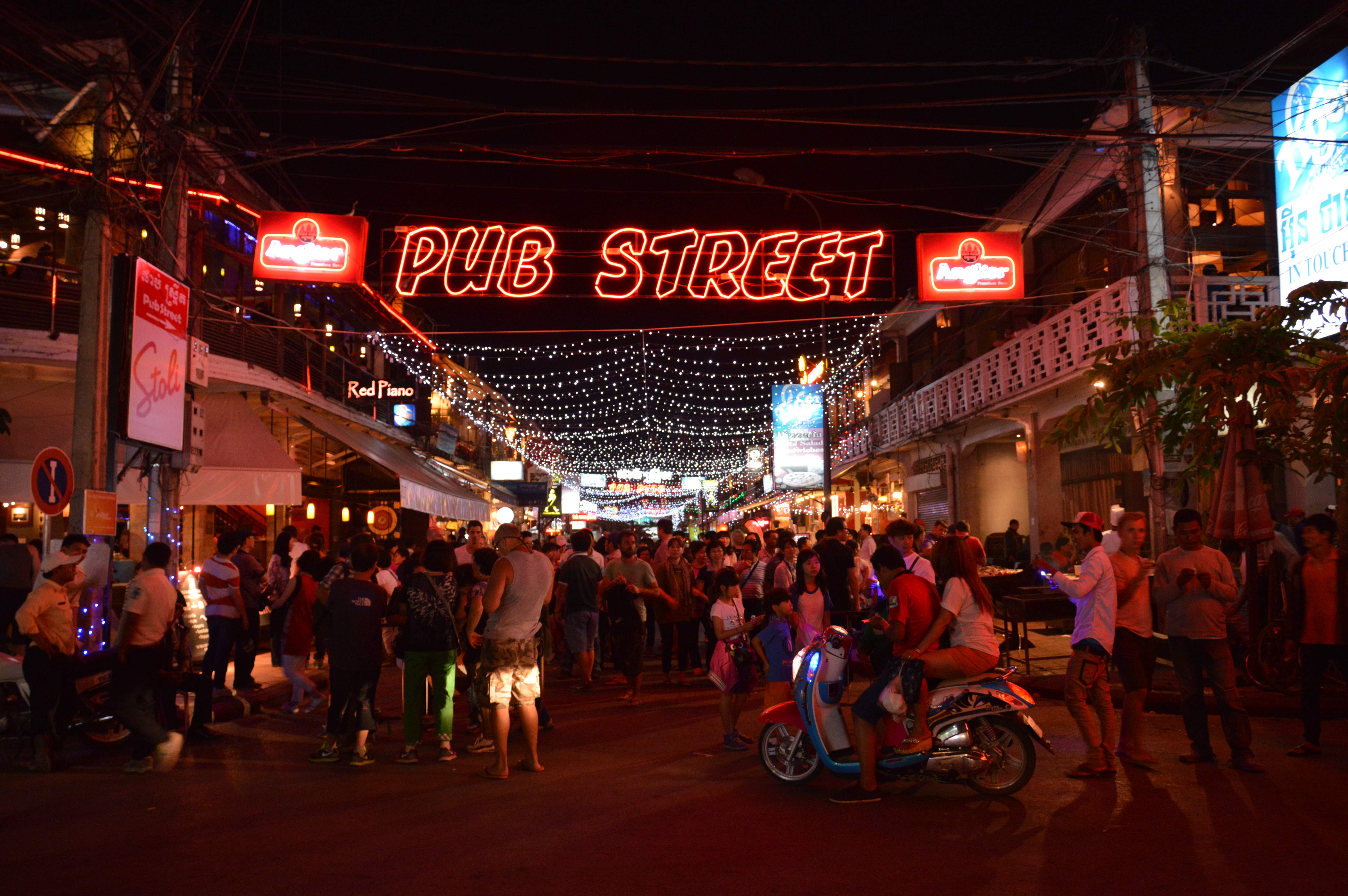 04 - pubstreet.jpg