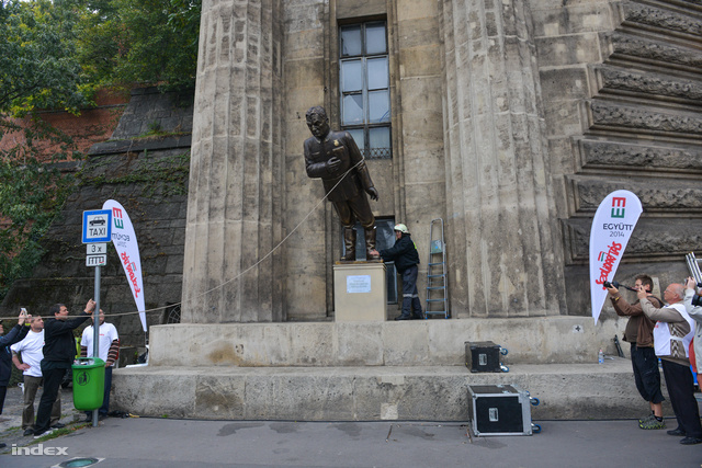 Orbán-szobor.jpg