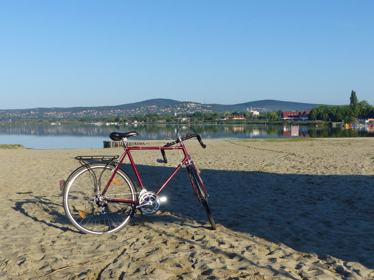 Kigurultam a bringával a Korzó homokos strandjára