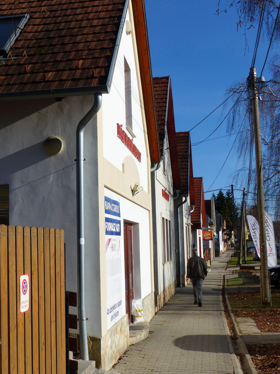 Nagykovácsi főutcája a Kossuth Lajos utca