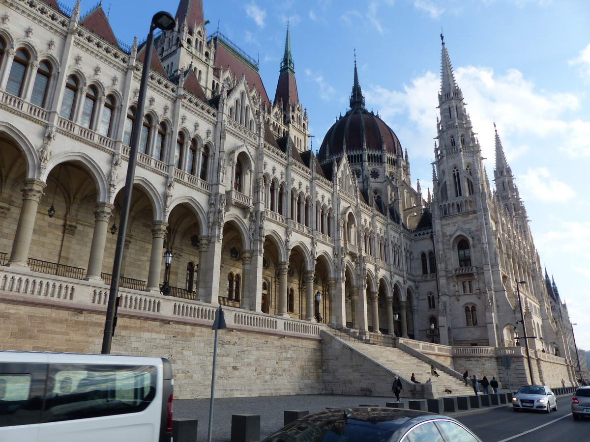 A Parlament kőcsipkéi. Ezen a képen nincs elrejtett Kolodko szobor, de ez az épület egyszerűen gyönyörű!