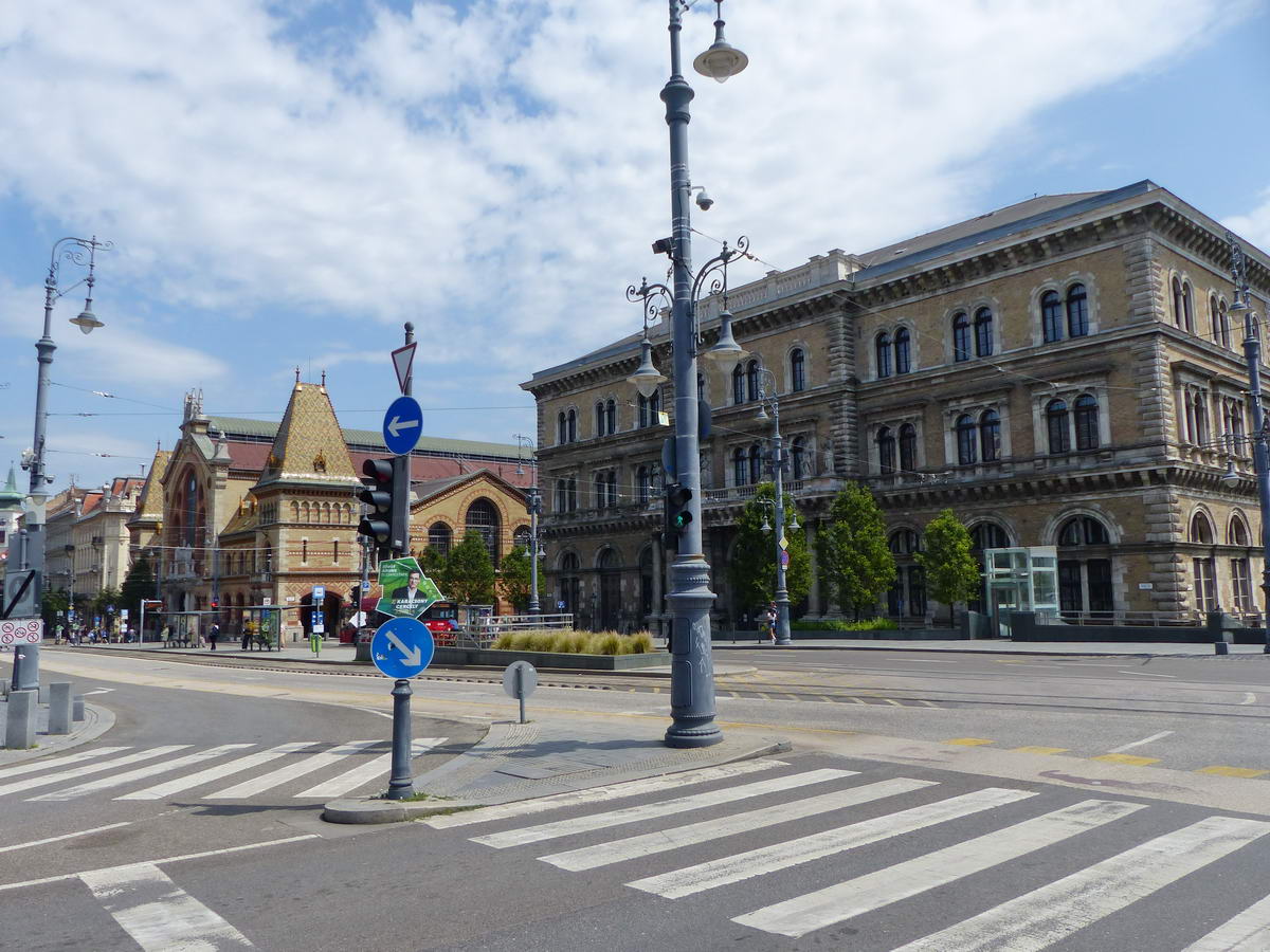 A Fővám tér a Vásárcsarnokkal és a Közgáz épületével