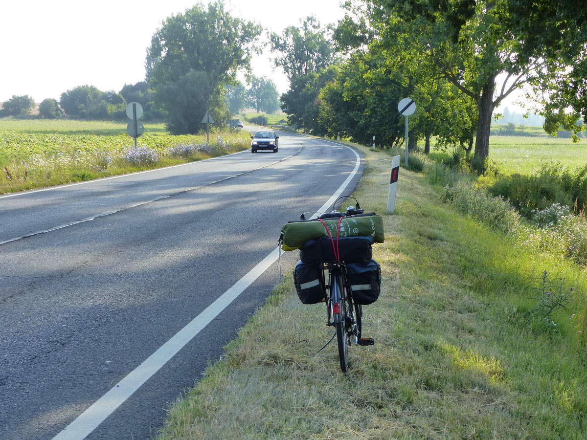 Pihenő a 61-es főút mellett Taszár határában