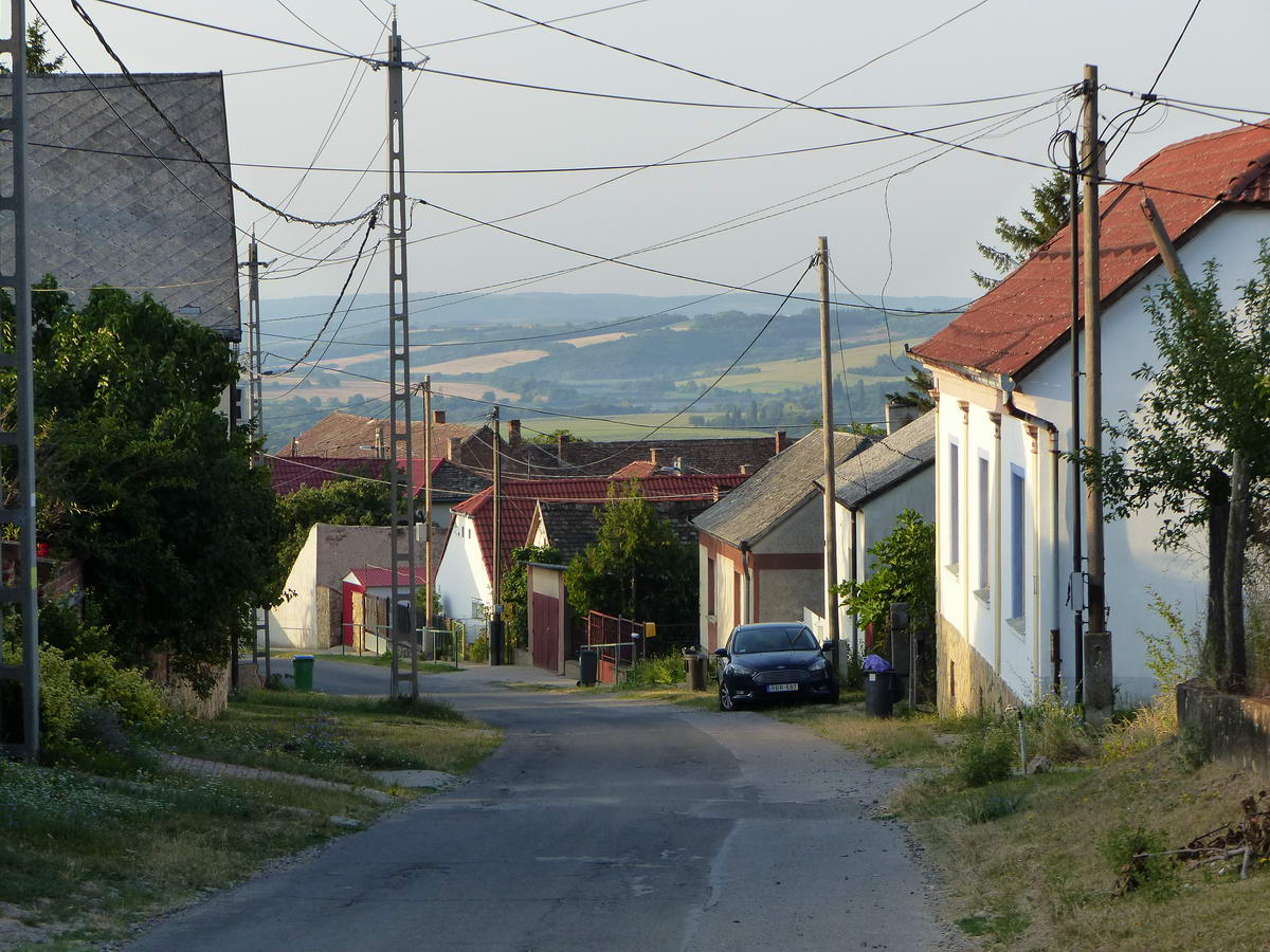 A korábbi kilátás fogadott Pécsvárad házait elérve is