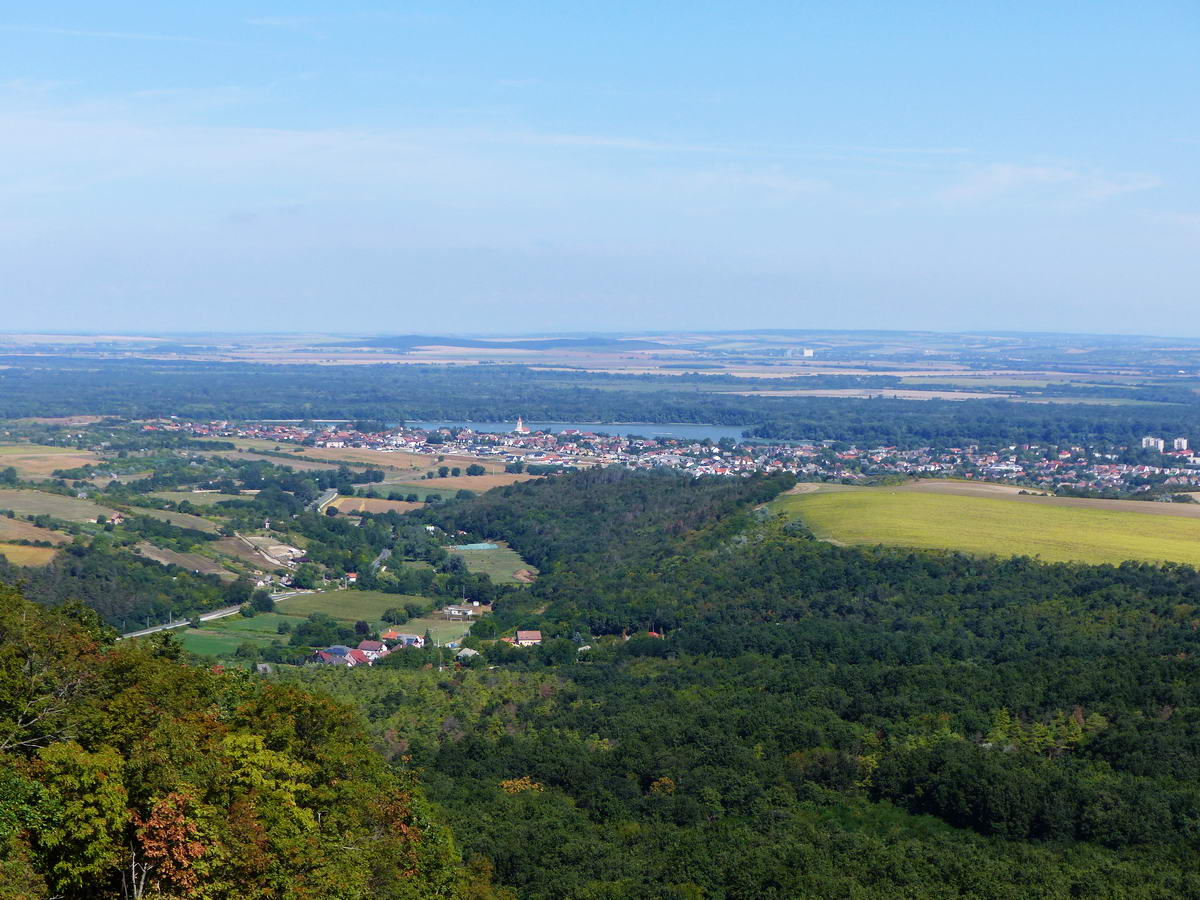 Szép innen a kilátás Nyergesújfalura és a Dunára