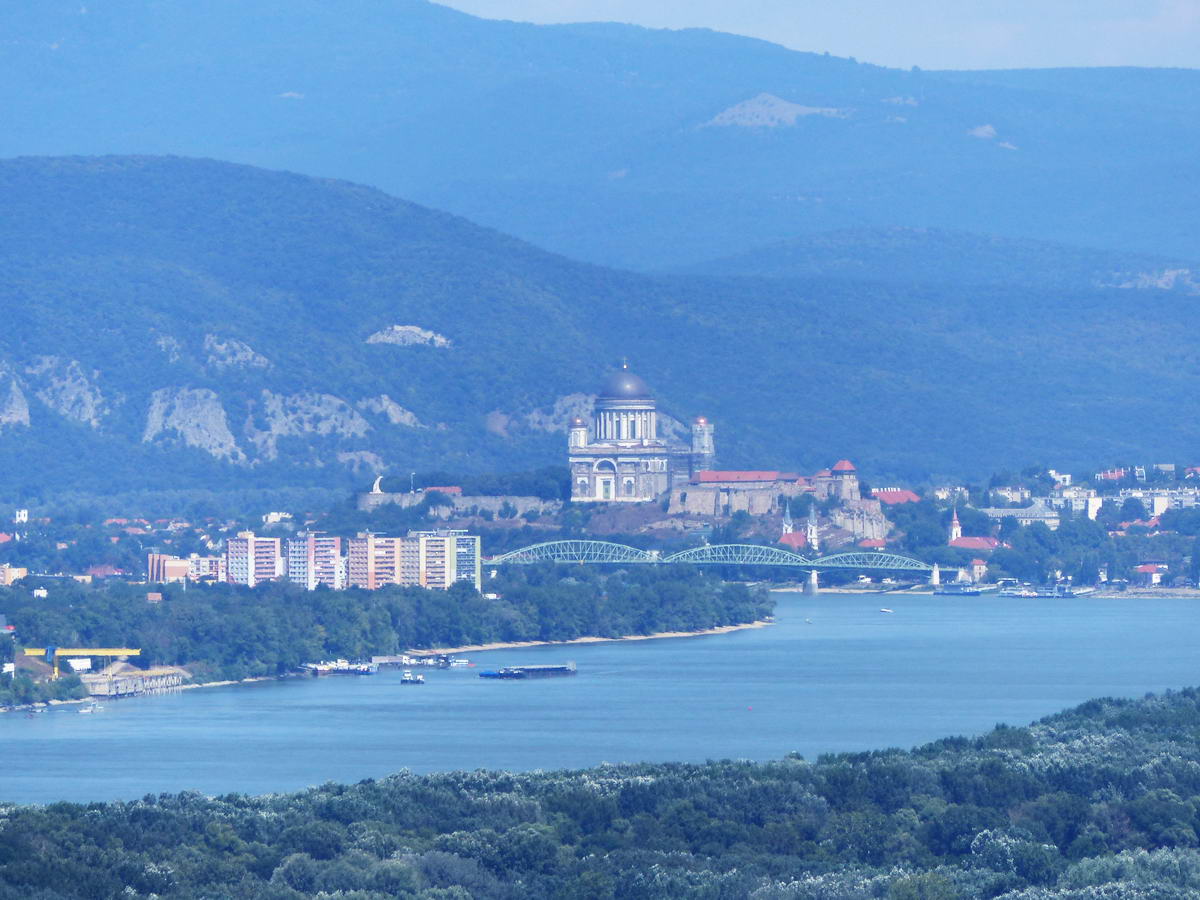 A legnagyobb zoommal most is látszanak a Bazilika részletei