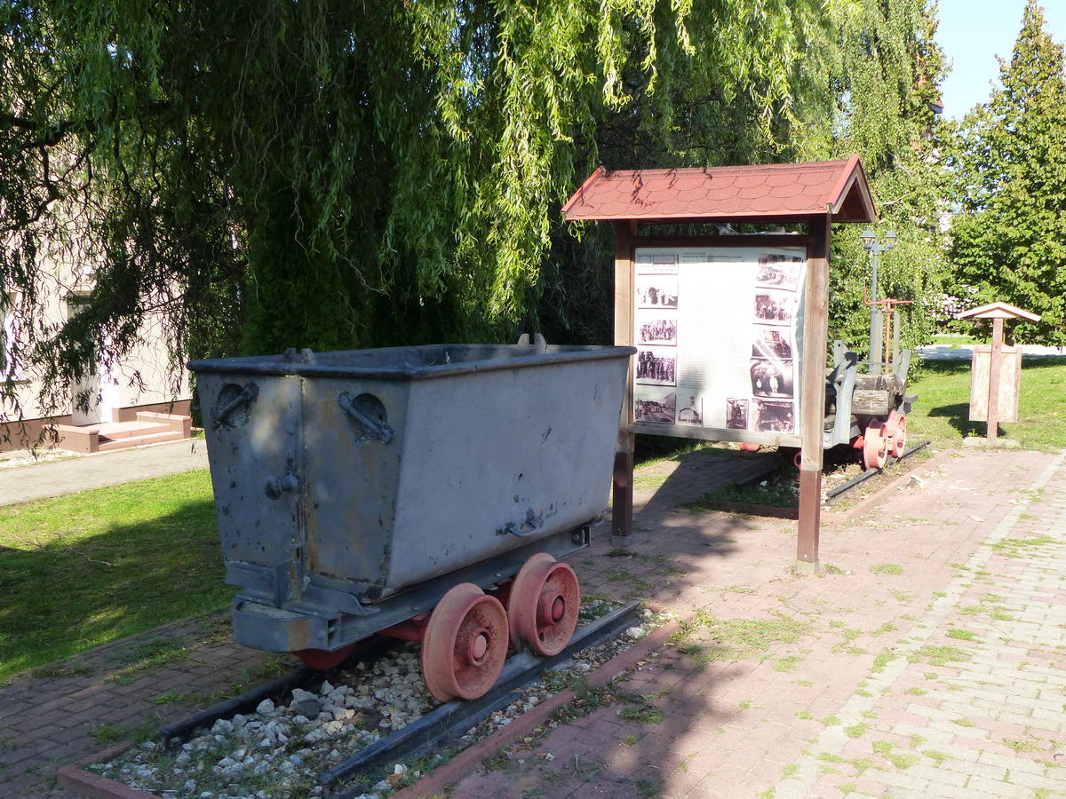 A kisvasút emlékhelye Szárliget központjában