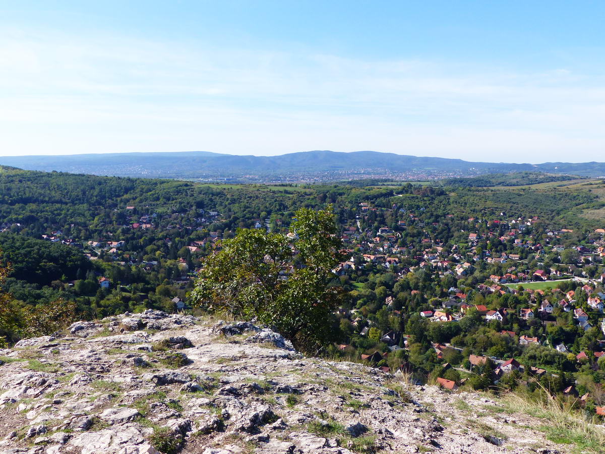 Kilátás az Oszolyról Csobánkára