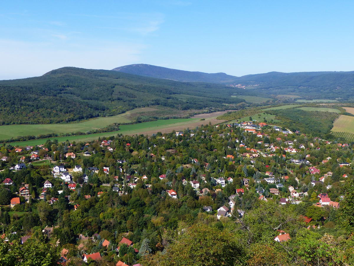 Csobánka északi része és a Pilis hegyei