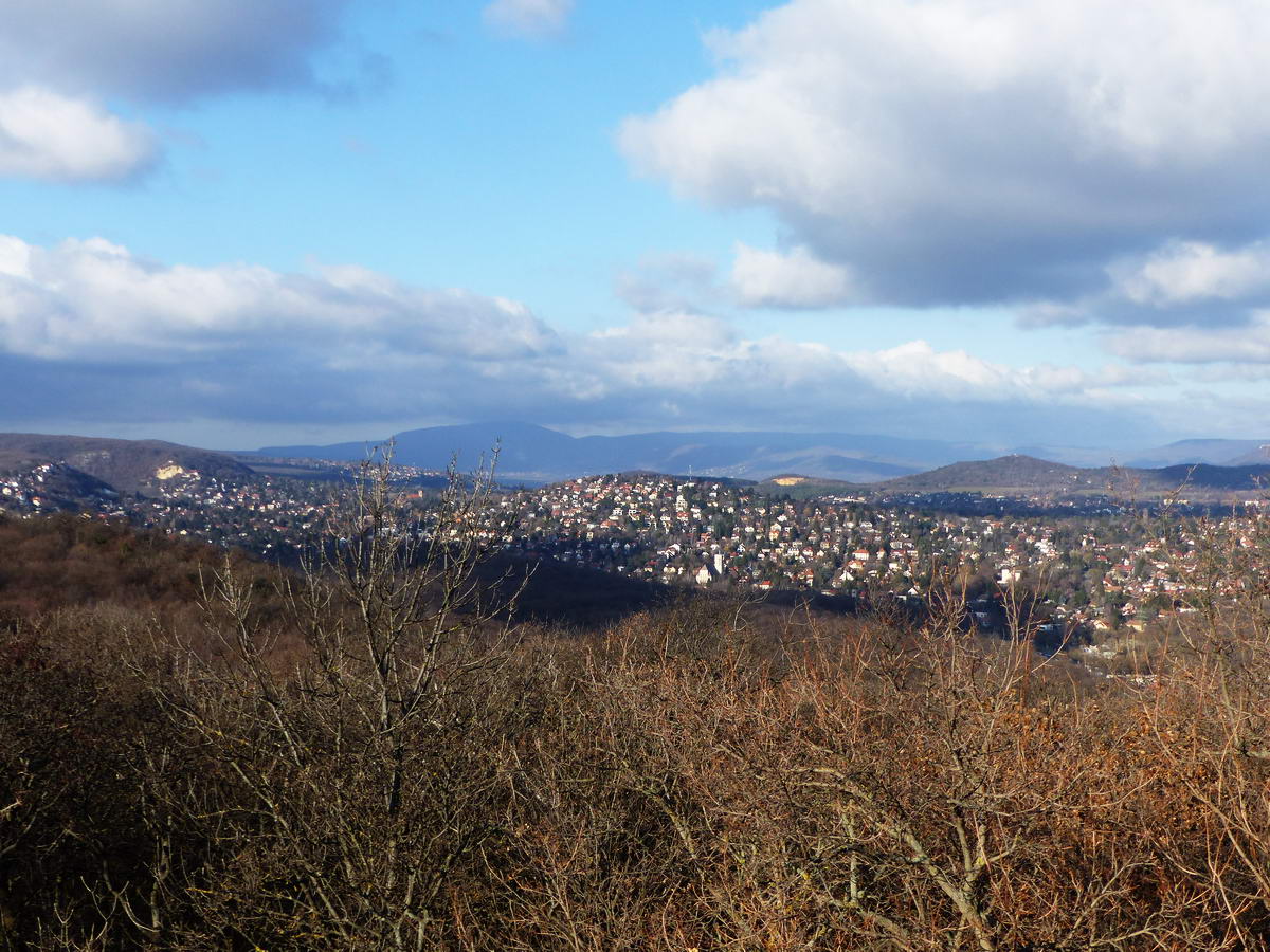 ...valamint Pesthidegkútra és a távoli Pilisre