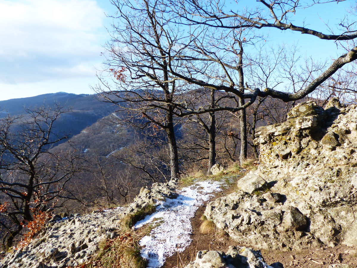 ...az első kilátópont sziklájára.