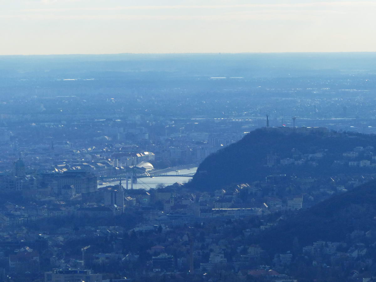 Egy kis zoom a Gellérthegyre és a Szabadság hídra