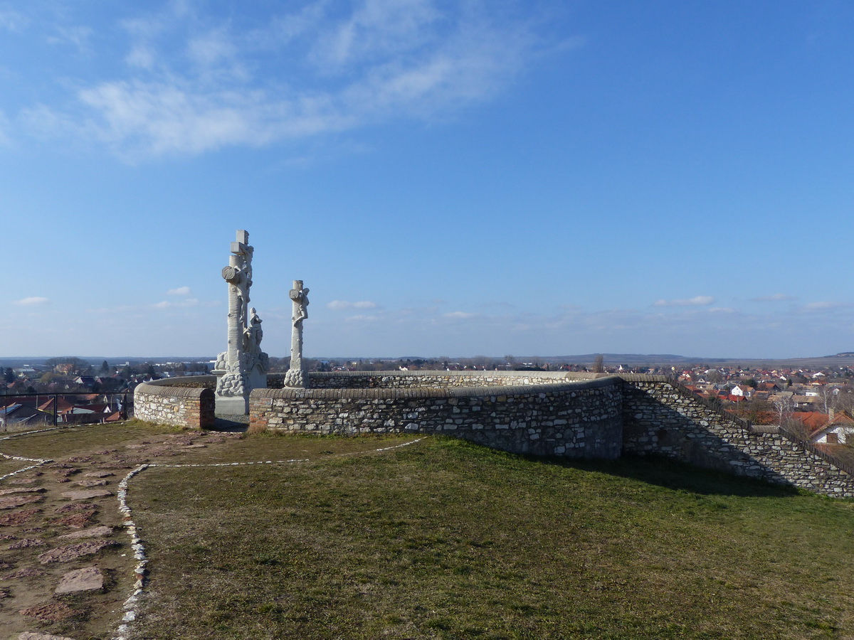 A kálvária kőkeresztjei